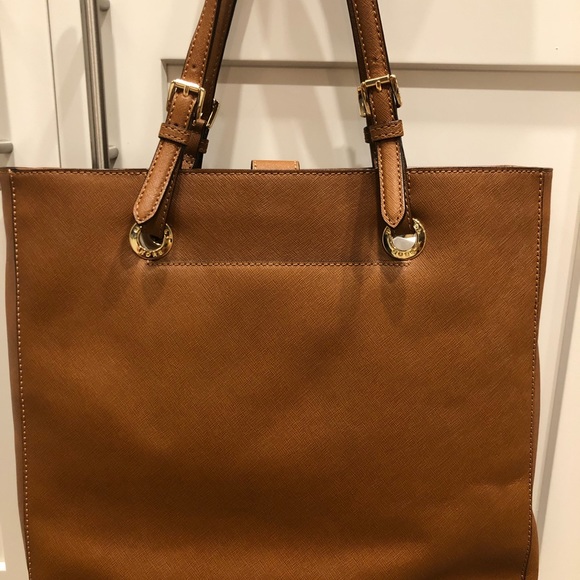 MICHAEL KORS Jet Set Vertical Saffiano Leather Tote || Brown - Picture 5 of 8